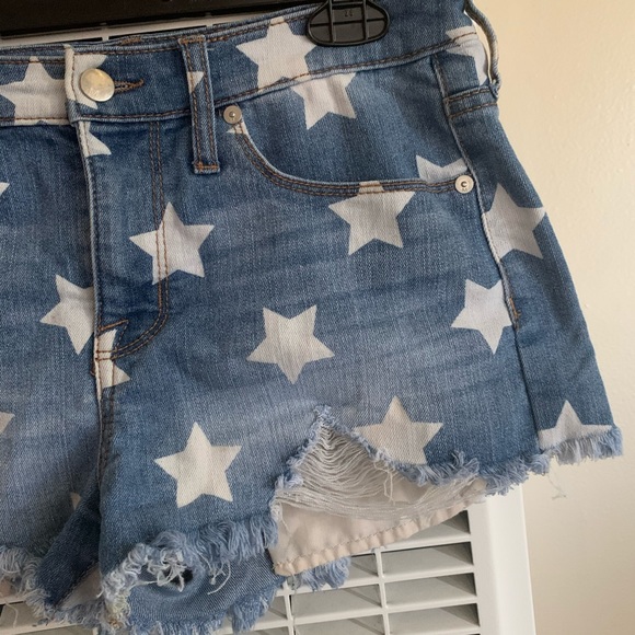 High Rise Distressed Jean Shorts w Exposed Pockets - Picture 4 of 11